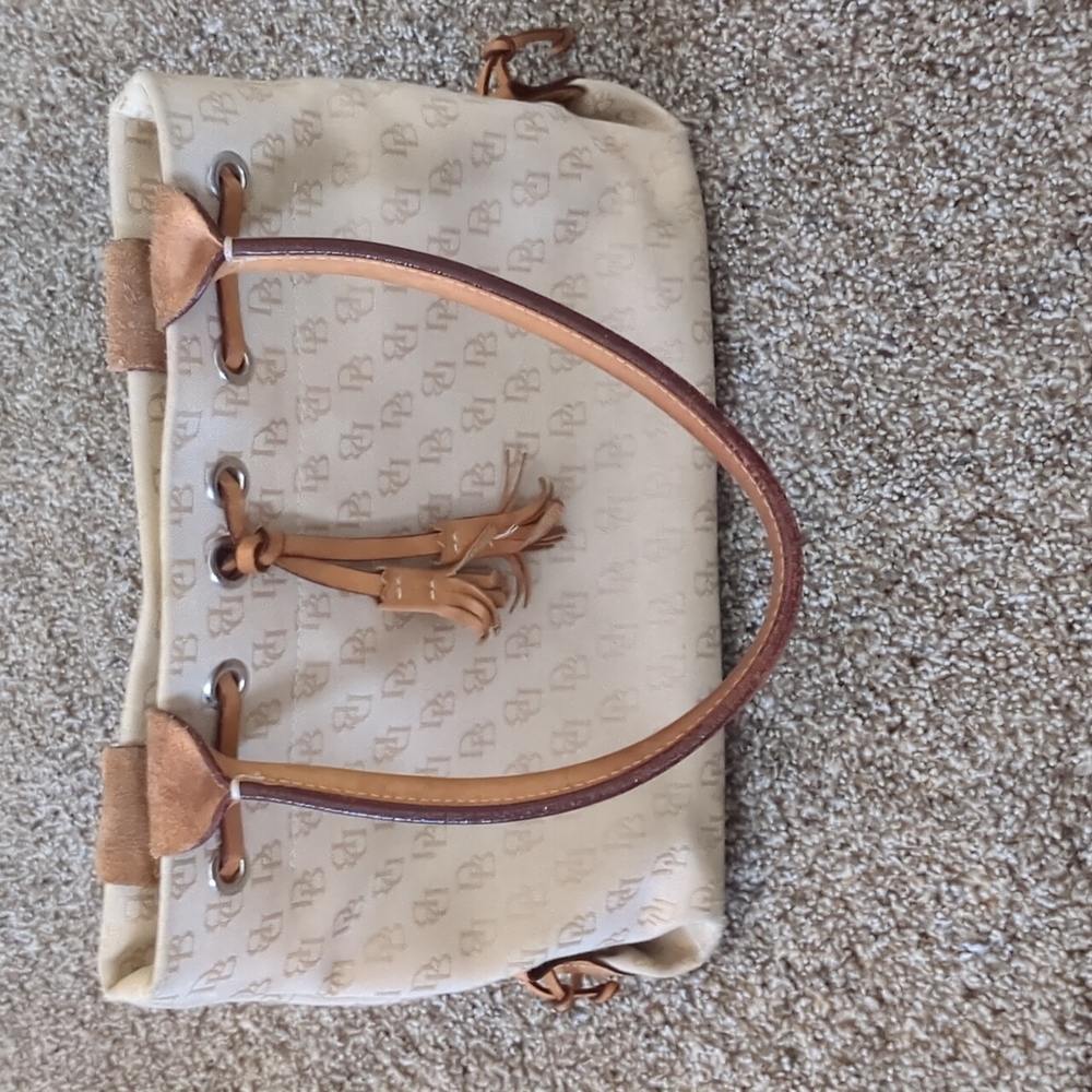 Dooney& Bourke hand bag